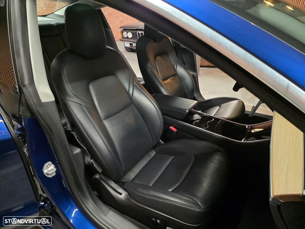 Tesla Model 3 - 12
