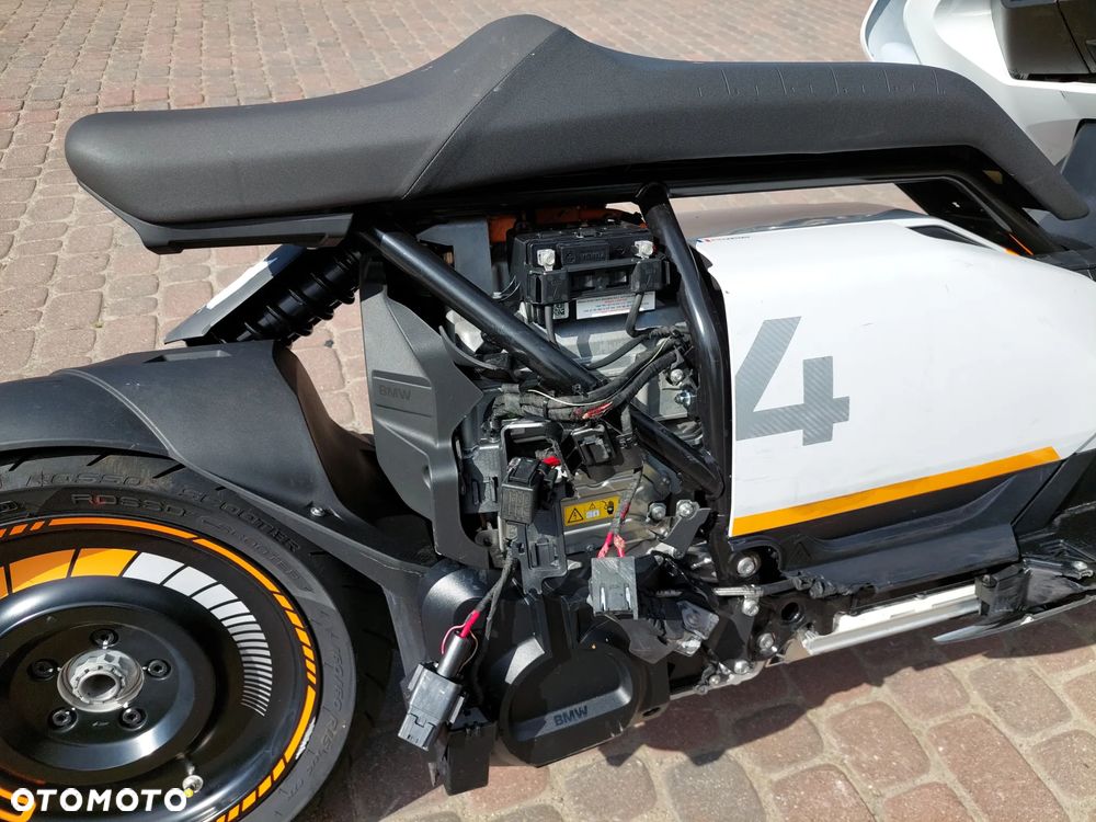 BMW CE 04 - 18