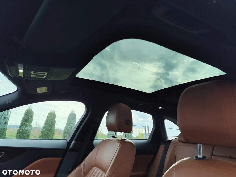 Jaguar F-Pace - 12