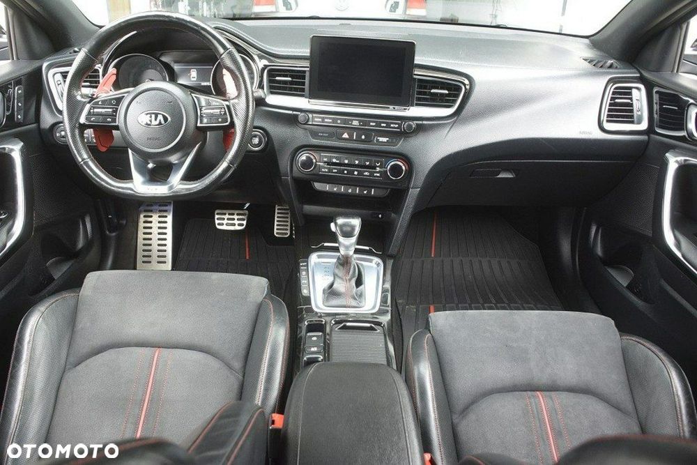 Kia ProCeed 1.6 T-GDI GT DCT - 17