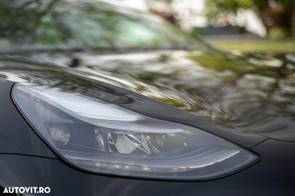 Tesla Model 3 - 12