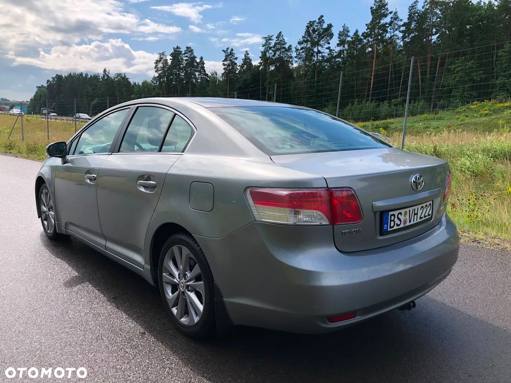 Toyota Avensis 1.8 Active - 10