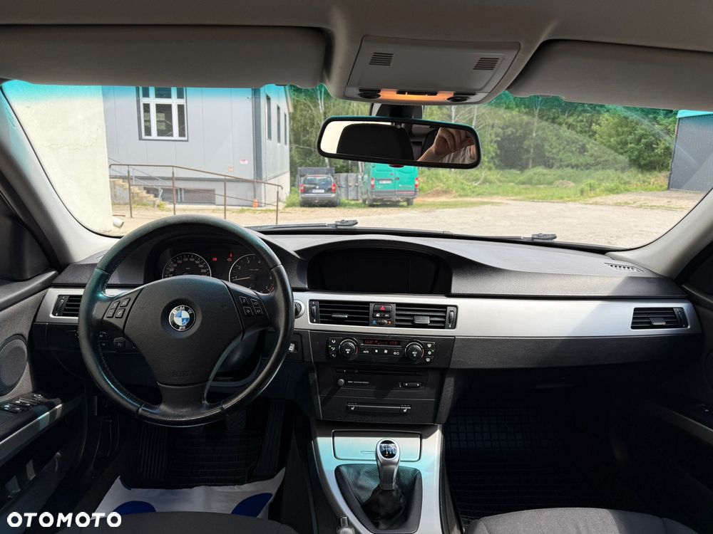 BMW Seria 3 318i - 30