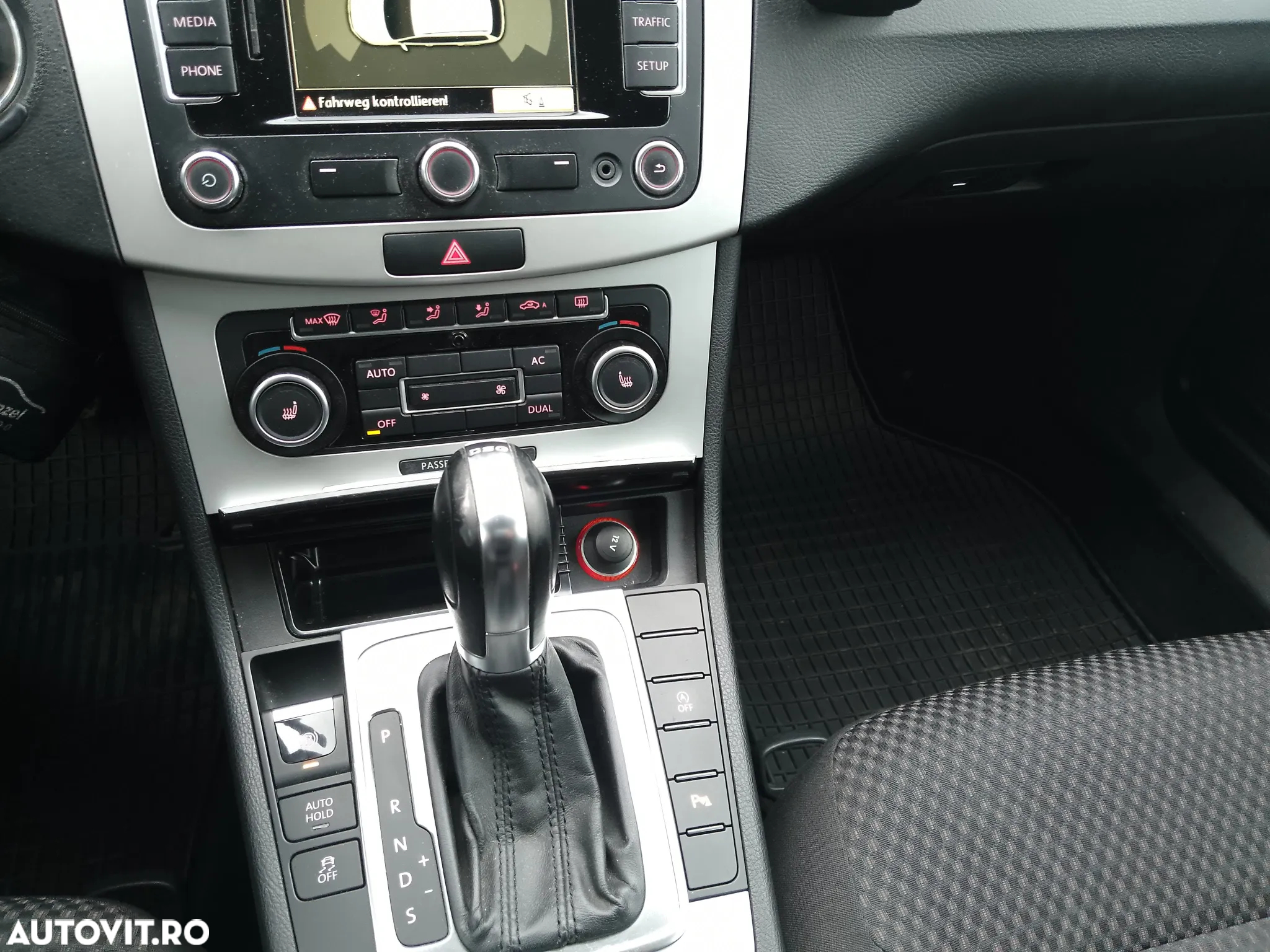 Volkswagen Passat Variant 2.0 TDI Blue TDI DSG Comfortline - 11