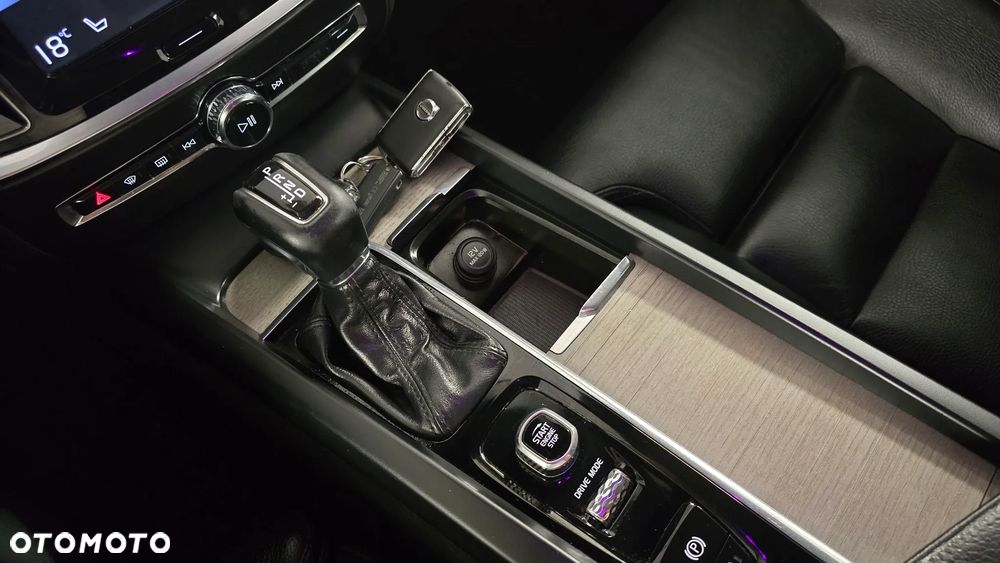 Volvo V60 D4 R-Design - 21