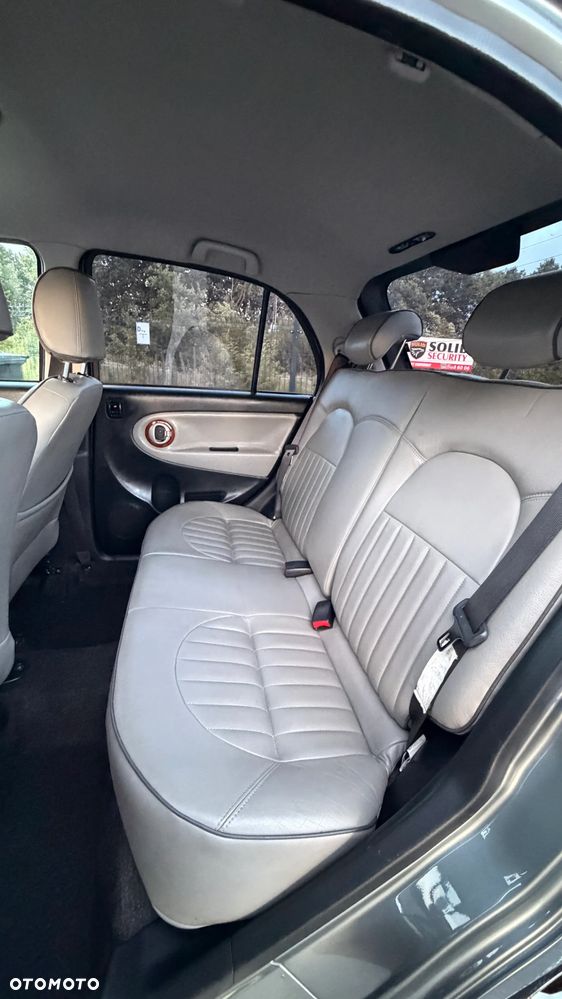 Daihatsu Trevis - 14