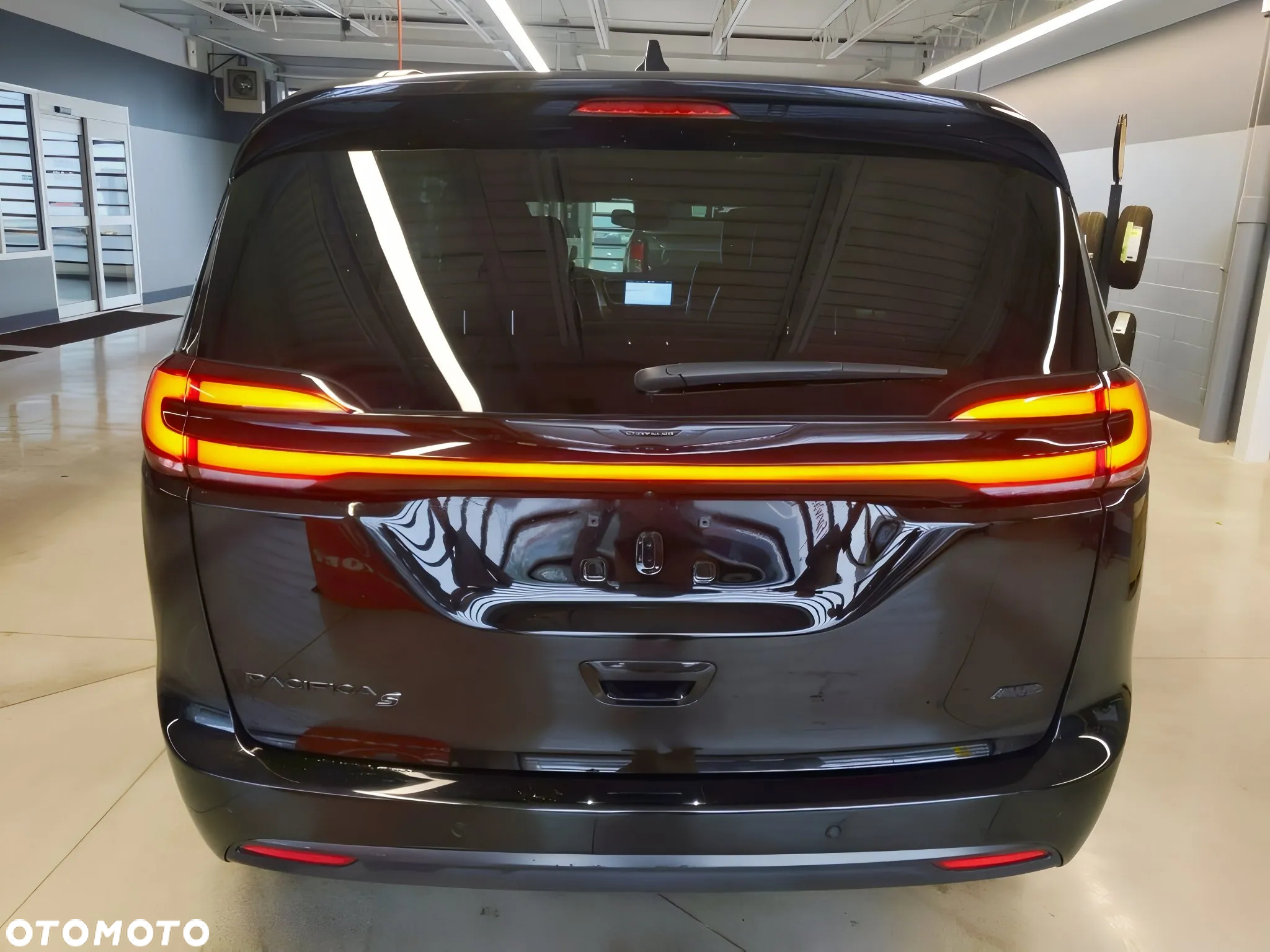 Chrysler Pacifica - 4