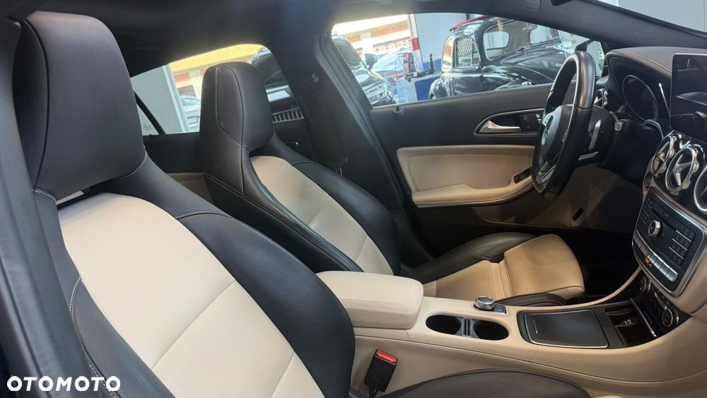 Mercedes-Benz GLA - 14