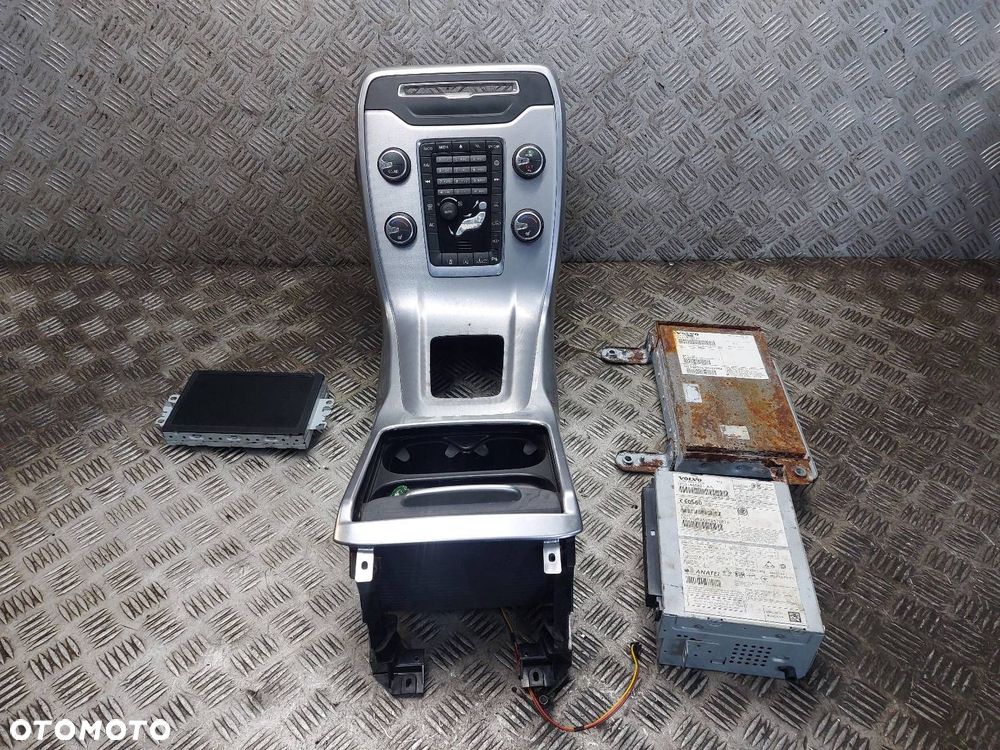RADIO PANEL RADIA NAWIEWU WYŚWIETLACZ WZMACNIACZ WODOSPAD VOLVO V70 III - 1