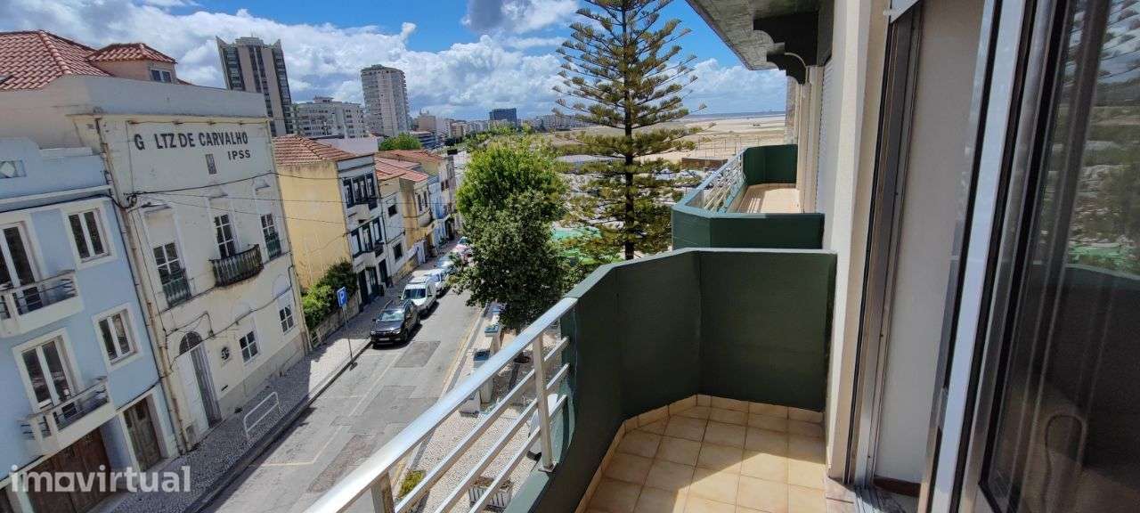 T2 c/ L de Garagem e Mobilado - Largo da Varina - Buarcos - Grande imagem: 2/46