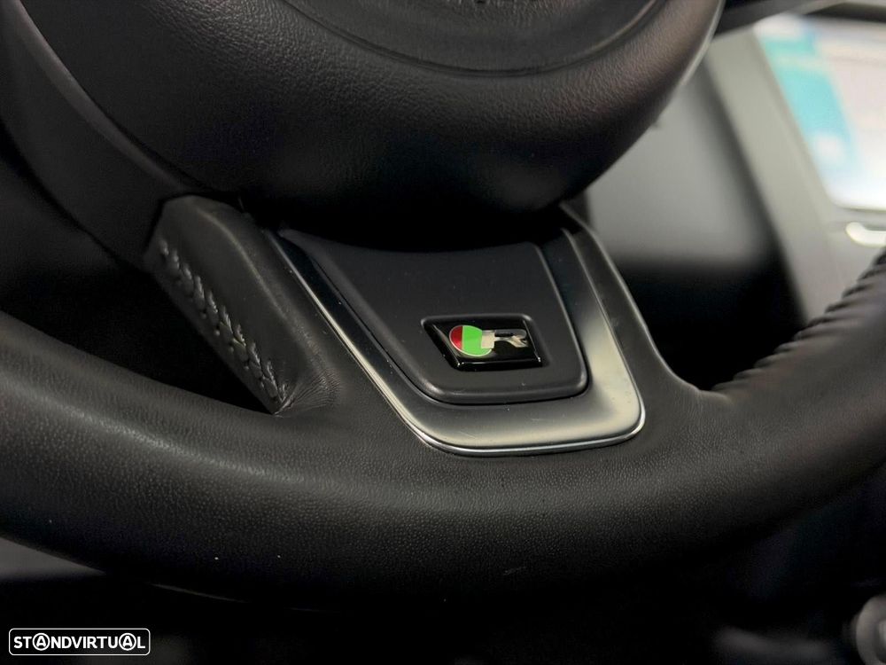 Jaguar E-Pace 2.0 i4D R-Dynamic S - 32