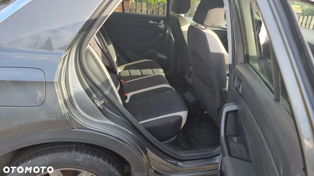 Volkswagen T-Roc - 4