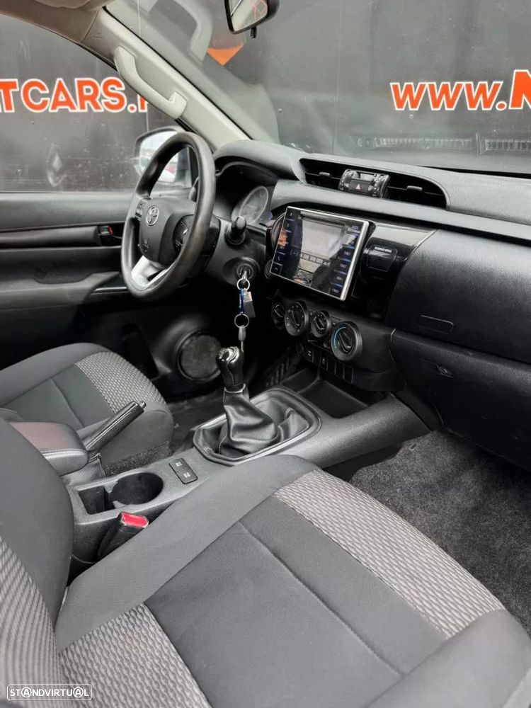 Toyota Hilux 2.4 D-4D 4WD CD CM - 13