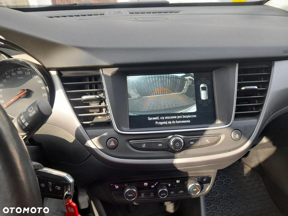 Opel Crossland X 1.2 Essentia - 6