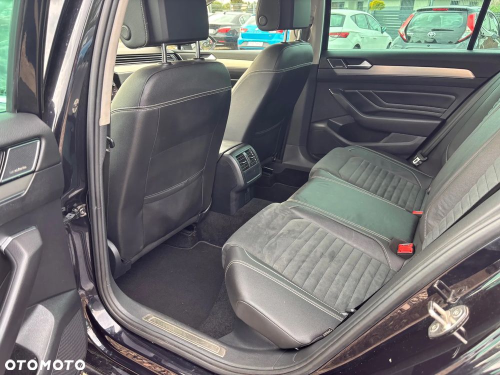 Volkswagen Passat 2.0 TSI Elegance DSG - 24