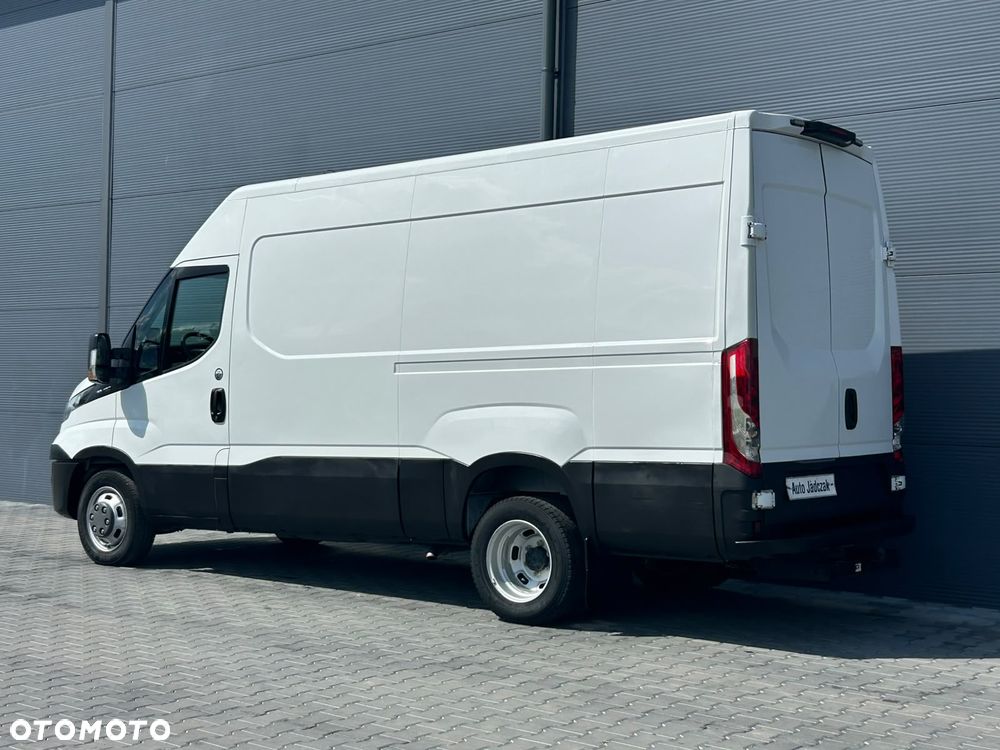 Iveco Daily 35C18 3.0 HPI L3H2 Średniak **Tylko 54tyś. km.**KLIMA**Hak 3,5t.**NA BLIŹNIAKACH**Sprowadzony**2018R** - 3