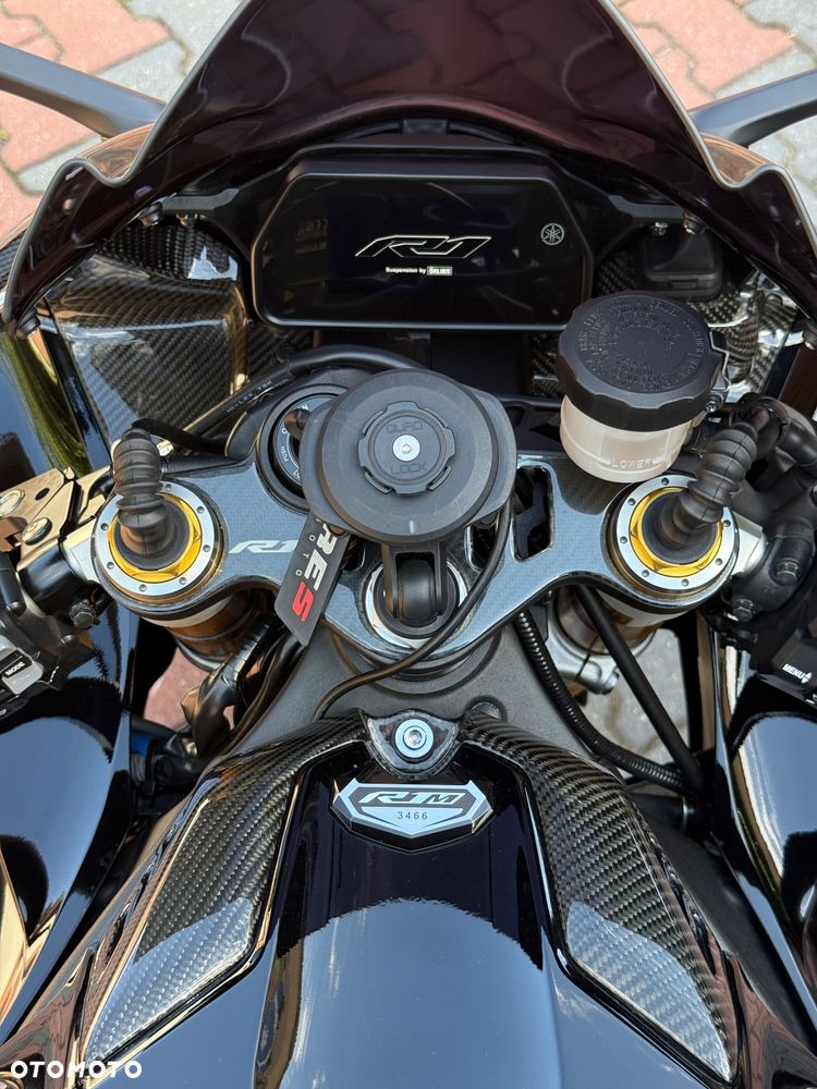 Yamaha R1 - 9