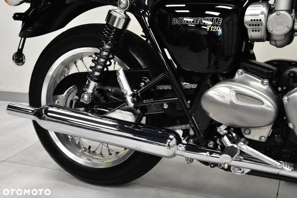 Triumph Bonneville - 35
