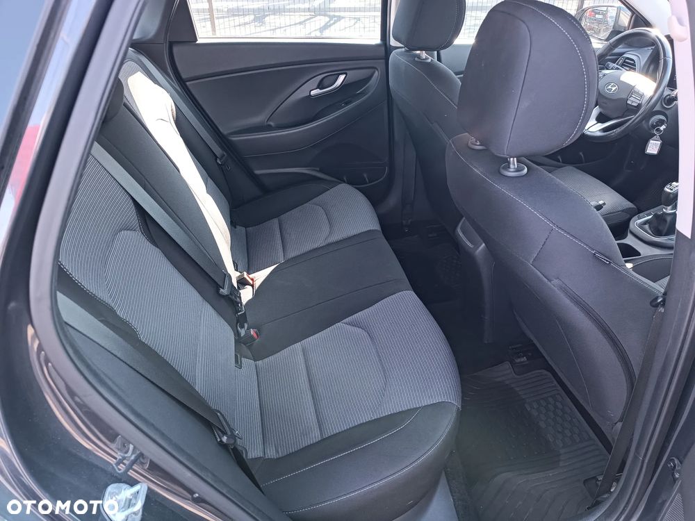 Hyundai i30 1.5 DPI Classic + - 17