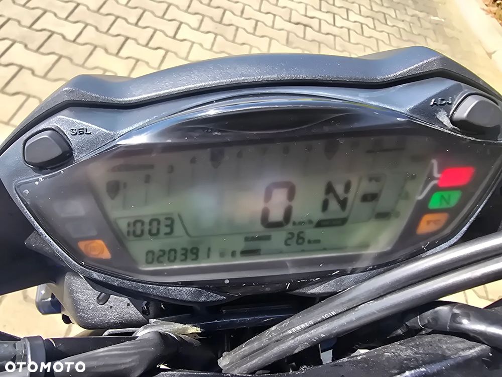 Suzuki GSX - 23