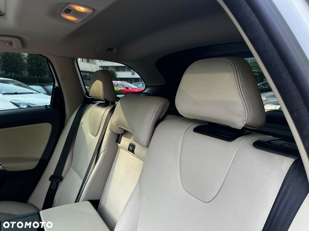Volvo XC 60 T5 AWD Momentum - 13