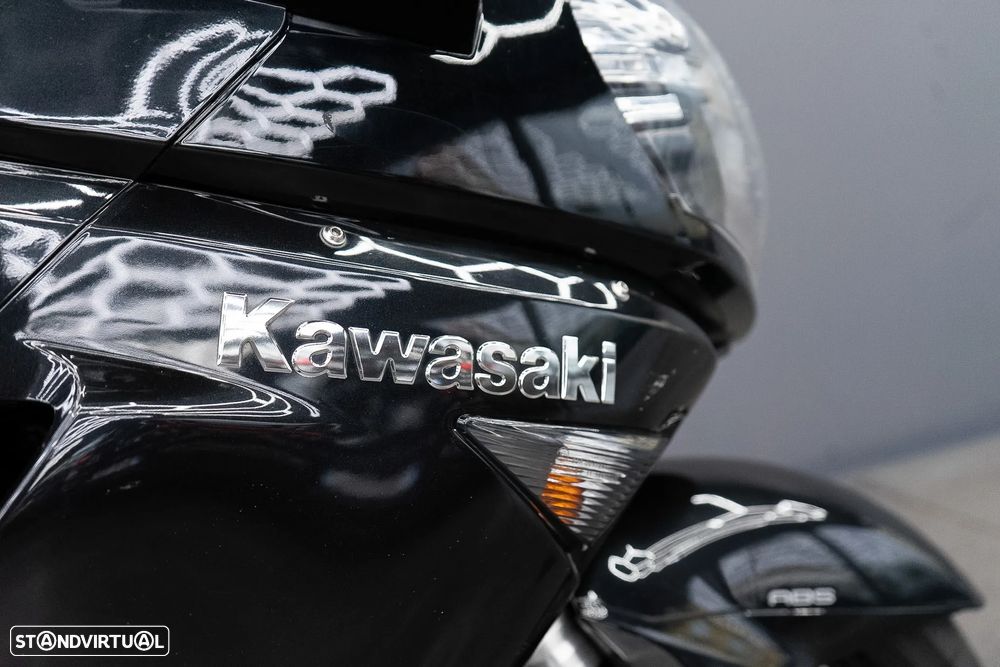 Kawasaki GTR 1400 - 8