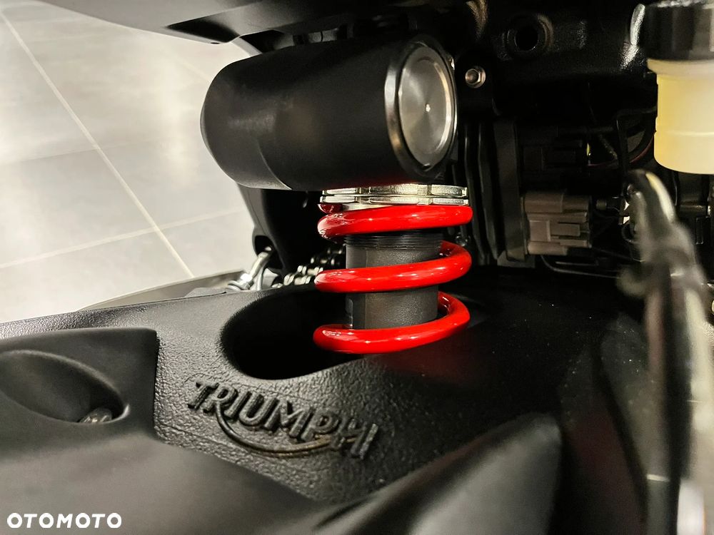 Triumph Street Triple - 14
