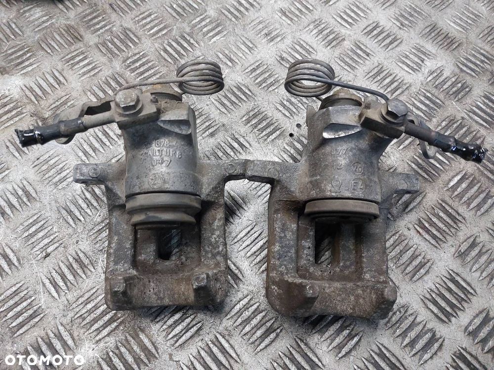 ZACISK HAMULCOWY LEWY TYŁ + PRAWY TYŁ SKODA SUPERB I - 3