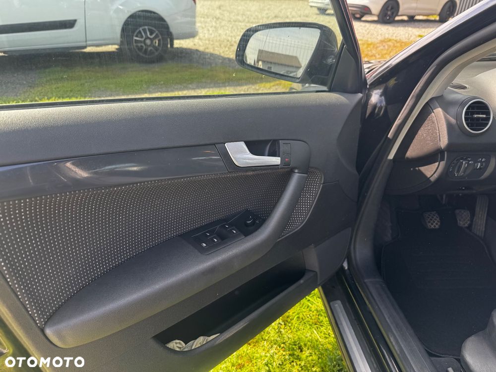 Audi A3 Sportback 1.6 Ambiente - 17