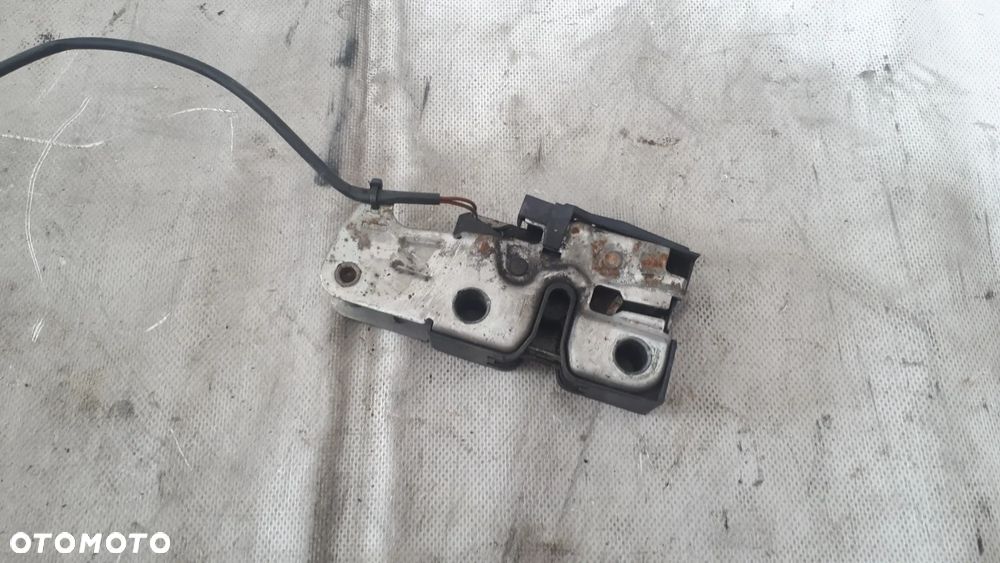 VW Passat B6 Zamek Maski 3C1823509D - 2