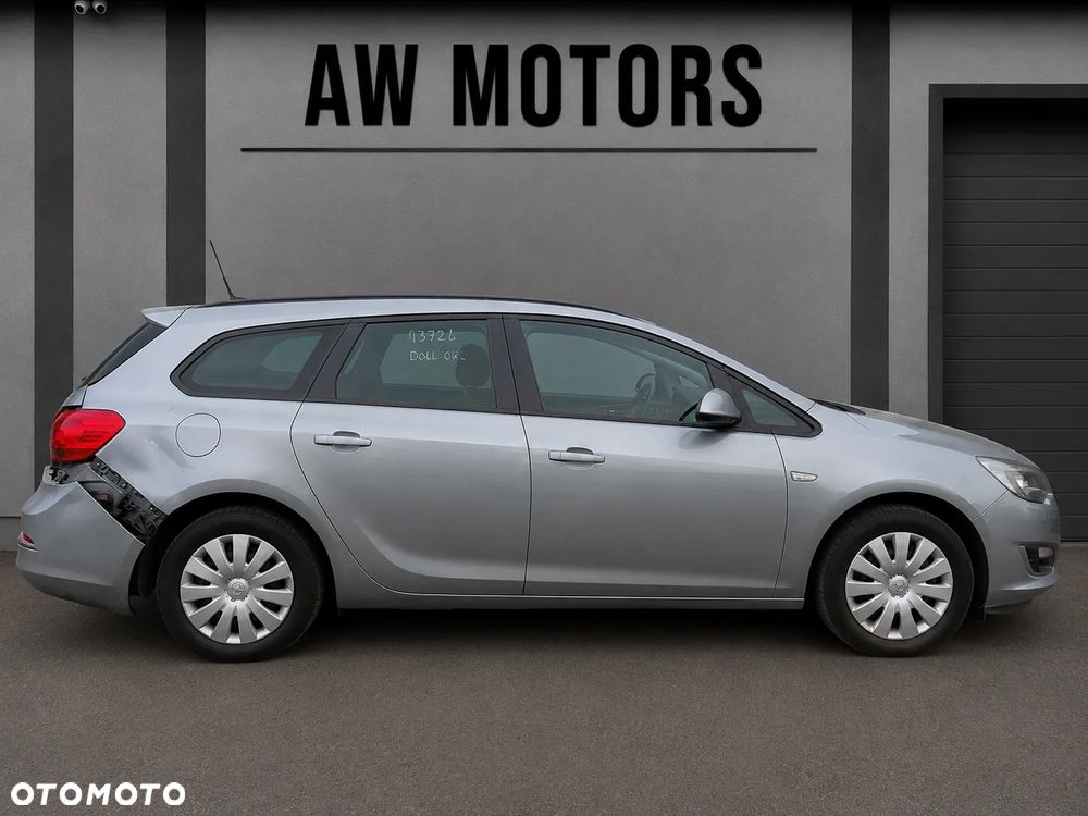 OPEL ASTRA SPORTS TOURER 2013 *SAMOCHÓD NA CZĘŚCI* 6809  MASKA, LAMPA, DRZWI, LUSTERKO, ZDERZAK, GRILL, BŁOTNIK, KLAPA, BELKA, DESKA, FOTELE, KANAPA, ĆWIARTKA KIEROWNICA, TARCZE, ZACISKI, ZAWIESZENIE, KOMPLETNY PRZÓD, KOMPLETNY TYŁ, LICZNIK, ZEGARY, PRAWE LEWE PRZÓD TYŁ - 2