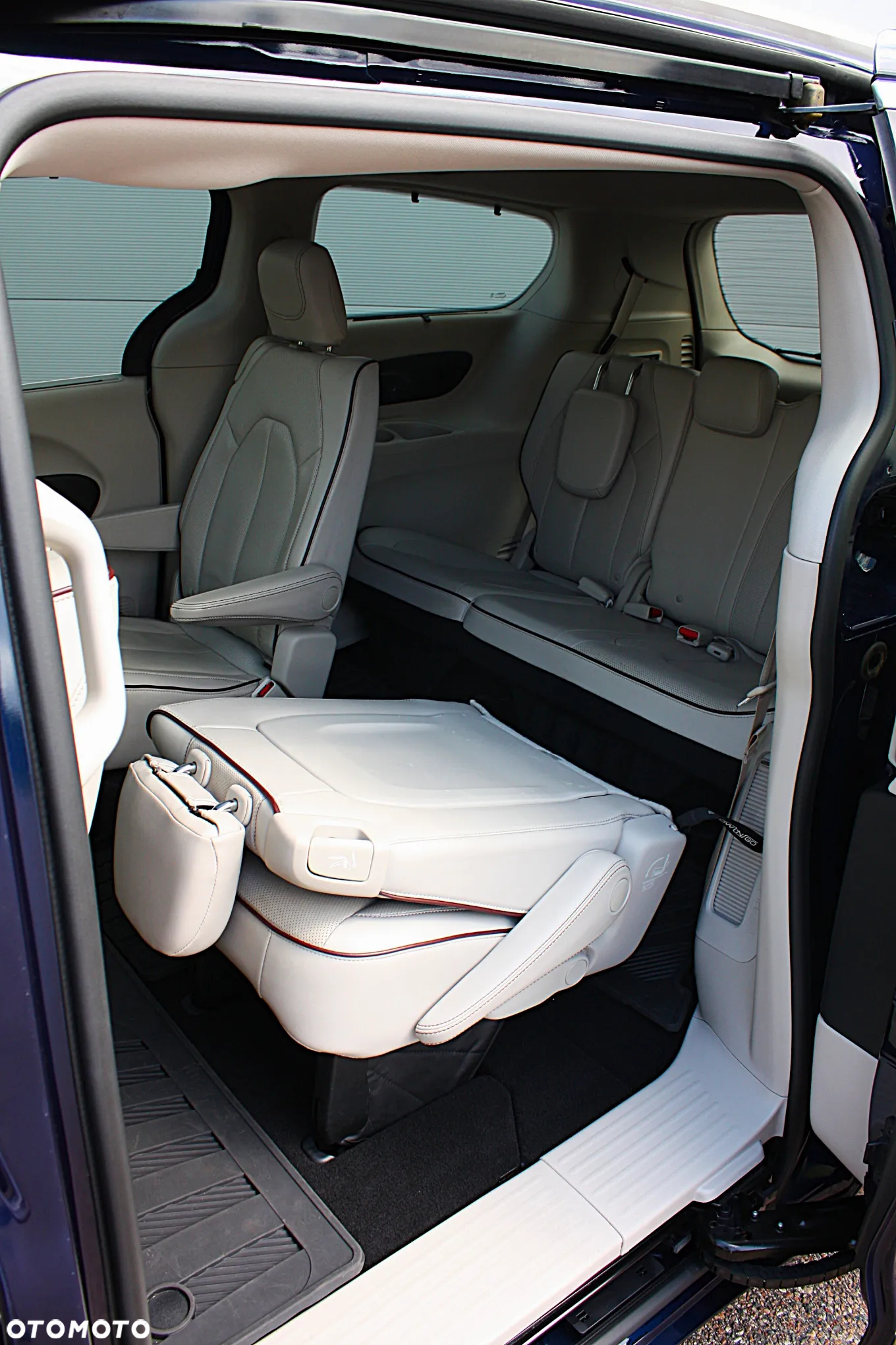 Chrysler Pacifica - 13