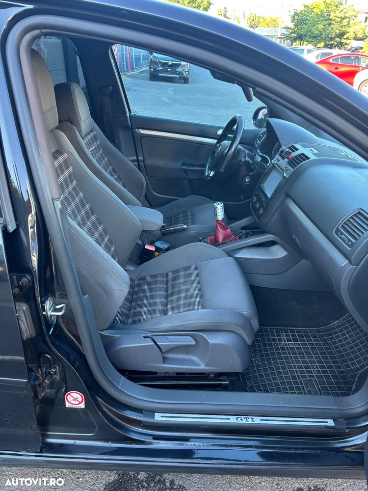 Volkswagen Golf 2.0 FSI GTI - 11