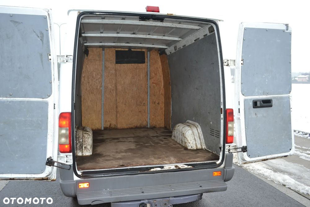 Mercedes-Benz Sprinter - 23