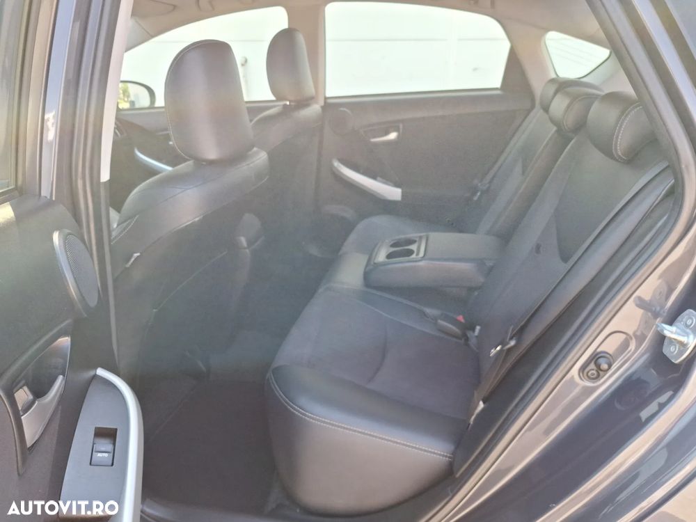 Toyota Prius Terra - 10