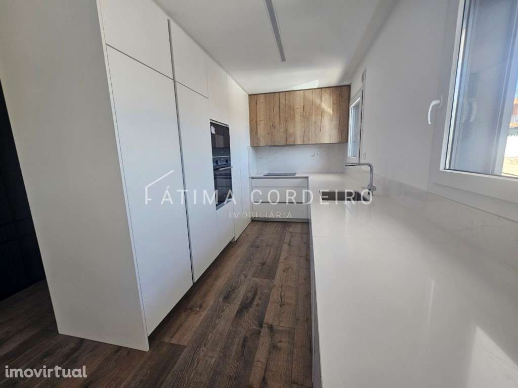 Magnifico T3+2 novo na Quinta do Desembargador , com parqueamento e... - Grande imagem: 2/27