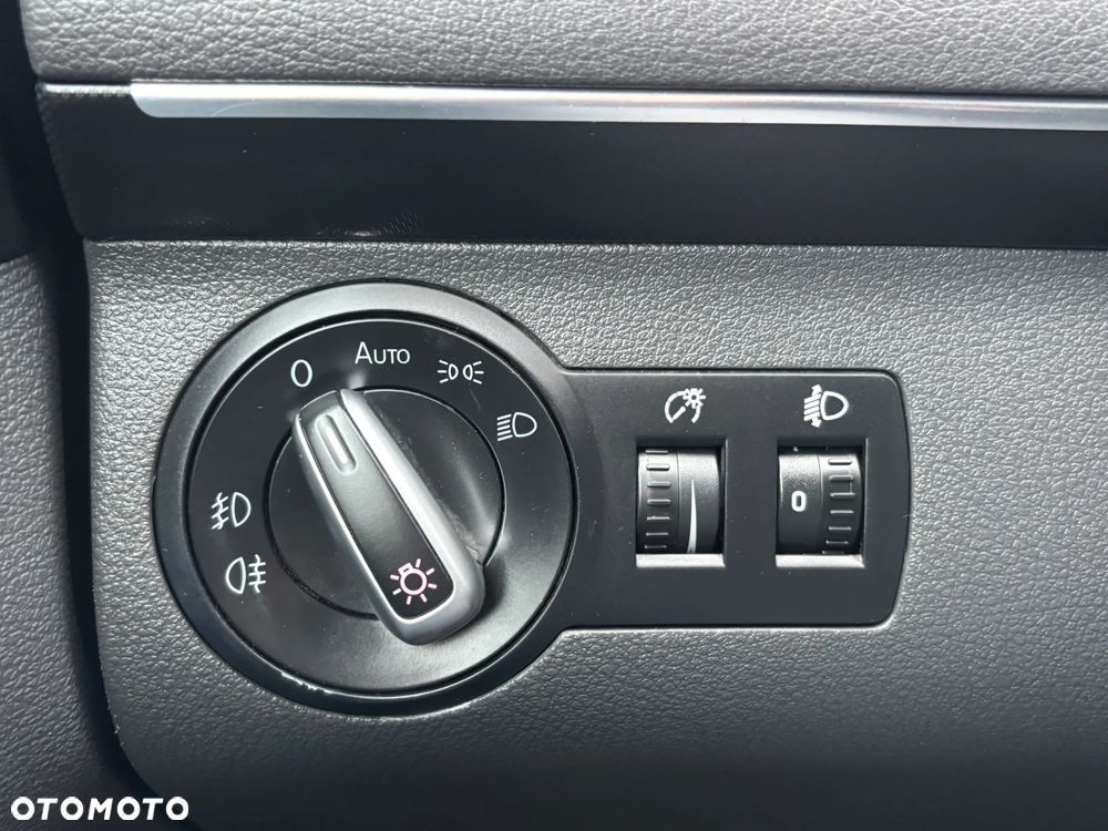 Volkswagen Touran 1.4 TSI MATCH - 22