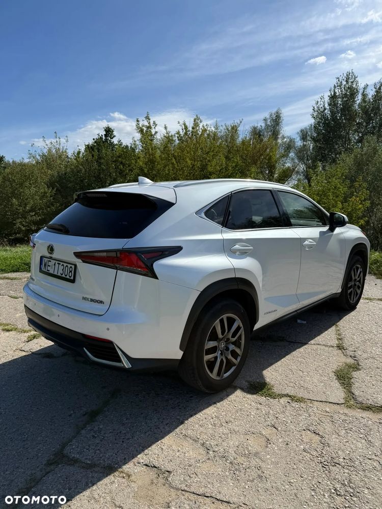 Lexus NX 300h Business Edition AWD - 4