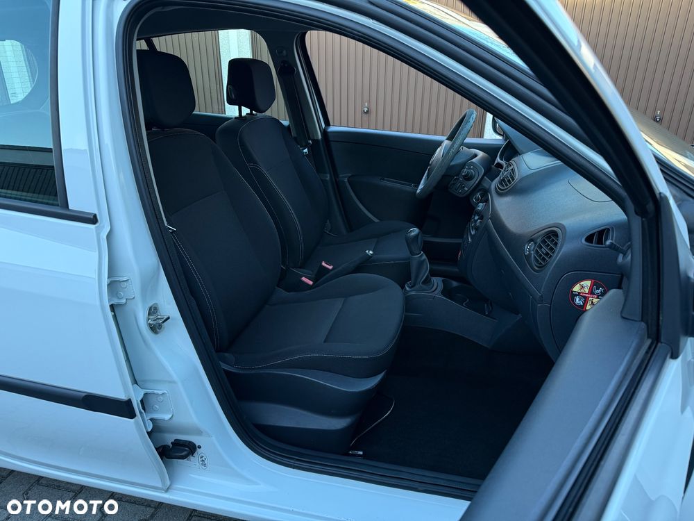 Renault Clio 1.2 16V Expression - 9