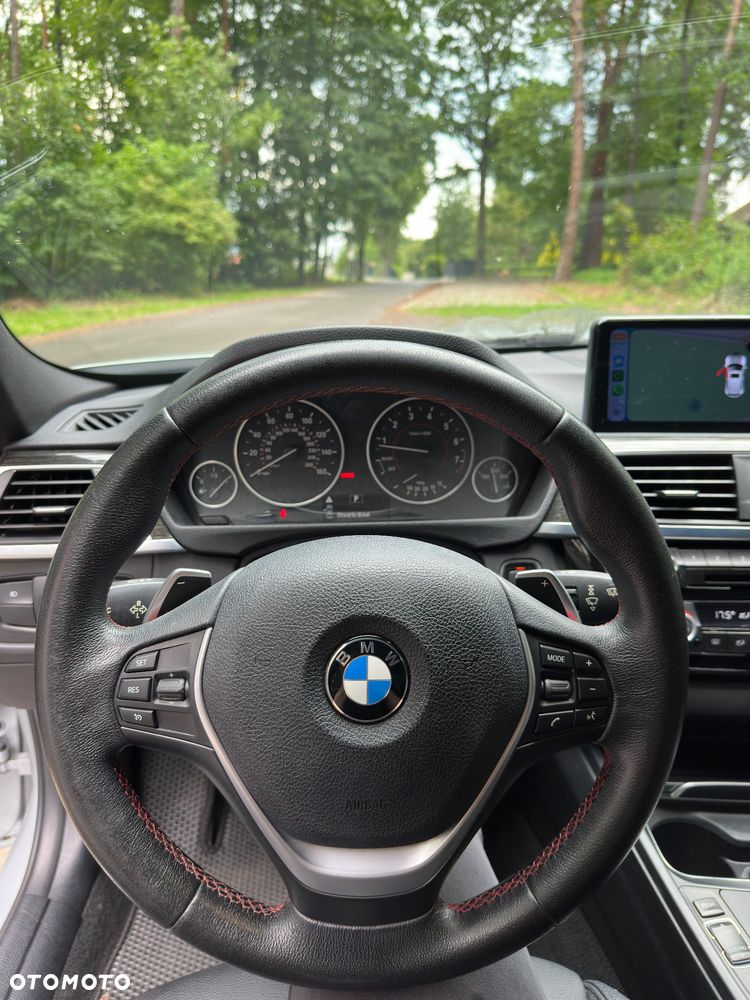BMW Seria 3 330i Sport Line - 25