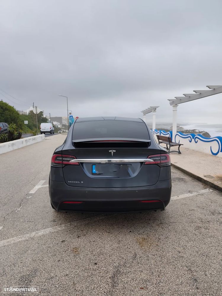 Tesla Model X - 5