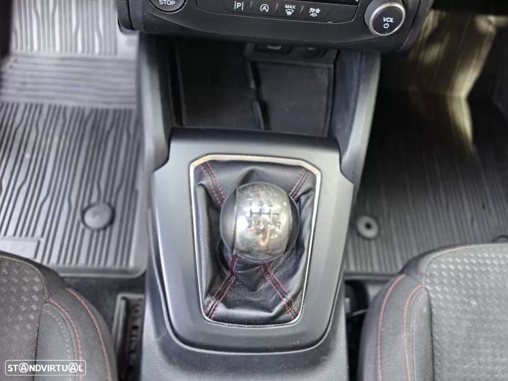 Ford Focus 1.0 EcoBoost MHEV ST-Line - 39