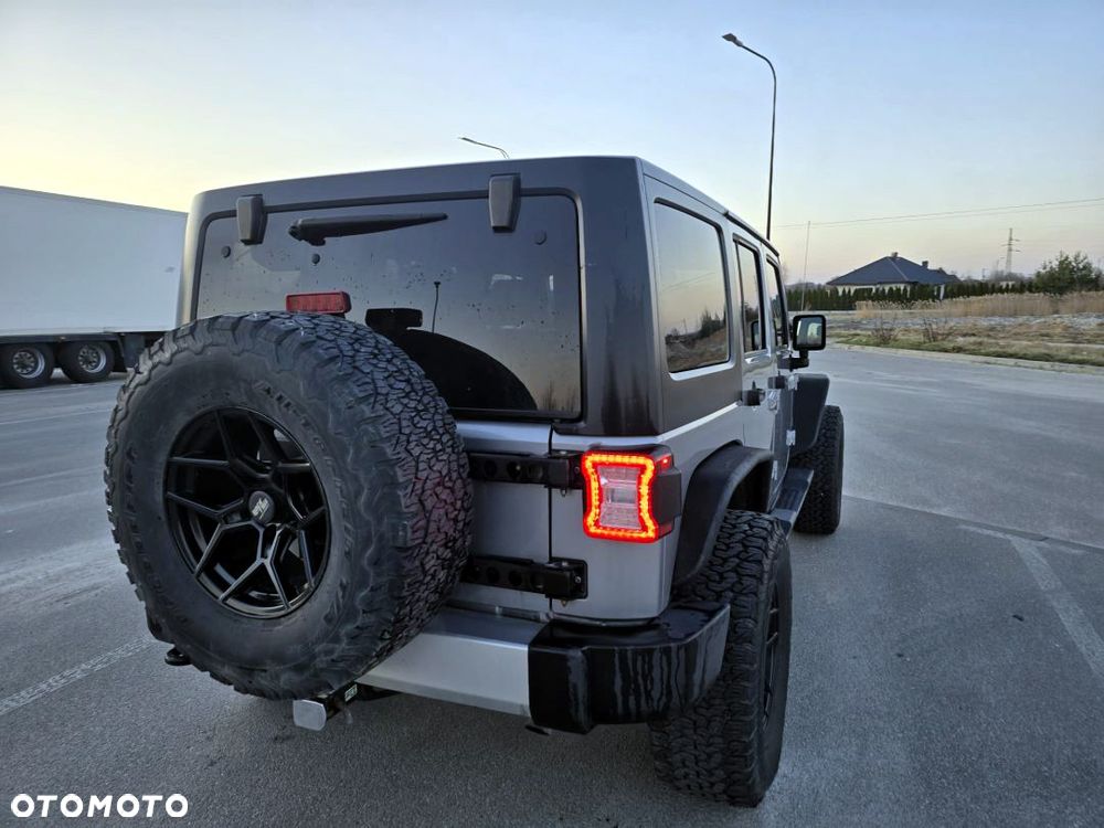 Jeep Wrangler 3.6 Unlim Sahara - 17