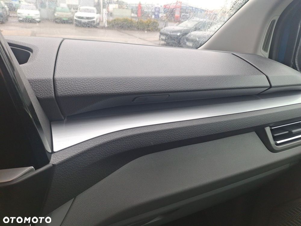 Volkswagen Caravelle - 29