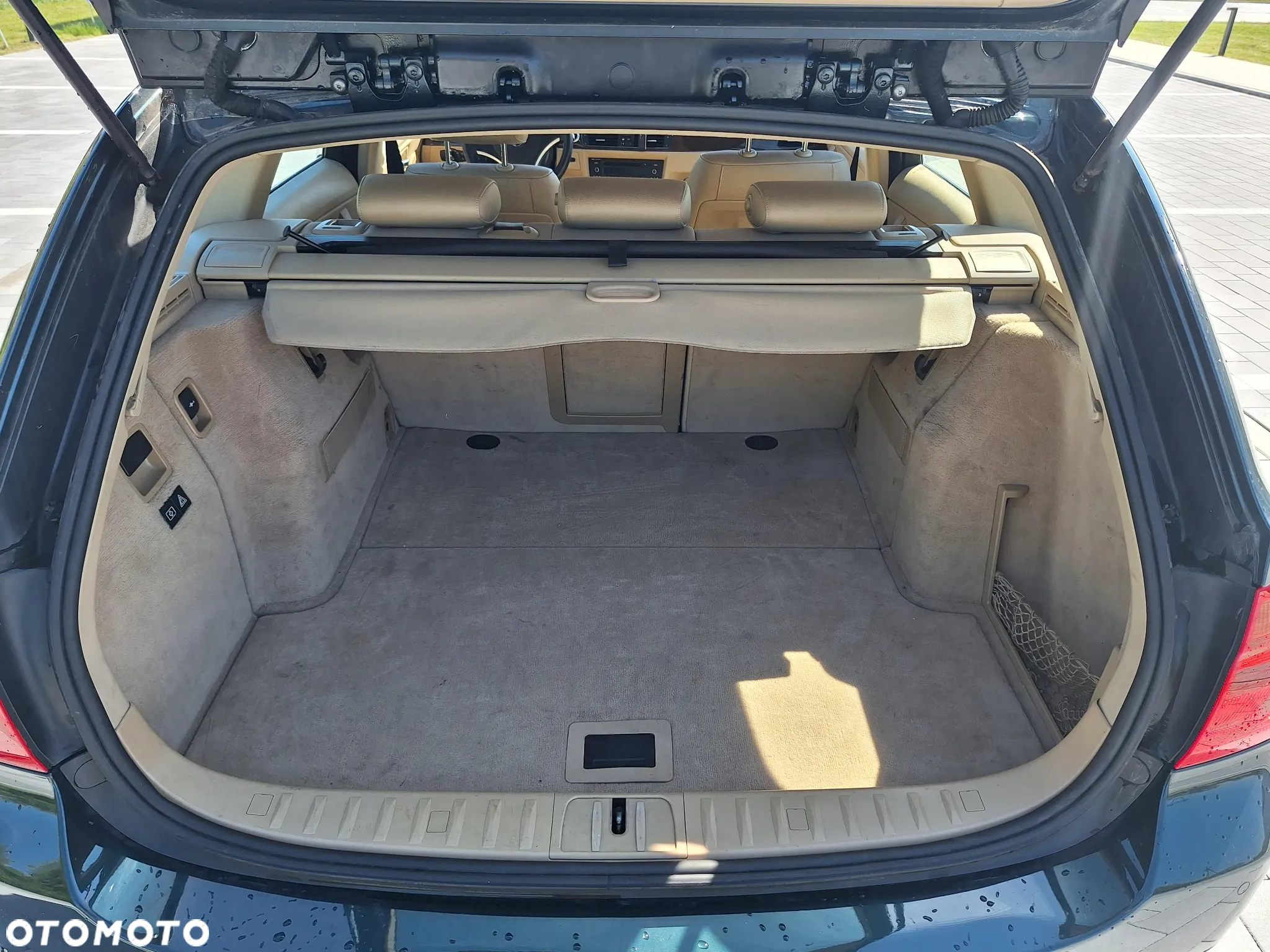BMW Seria 3 330i Touring - 24