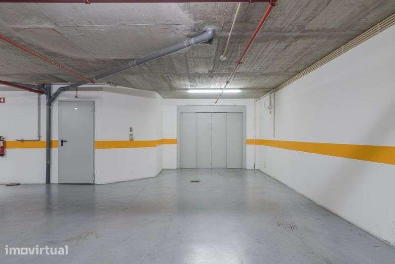 Lugar de Estacionamento em Garagem, Estefânia/Saldanha - Grande imagem: 2/2