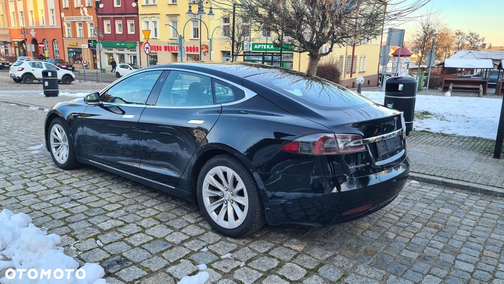 Tesla Model S - 8