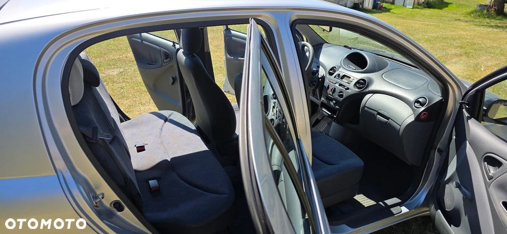 Toyota Yaris 1.0 Base - 8