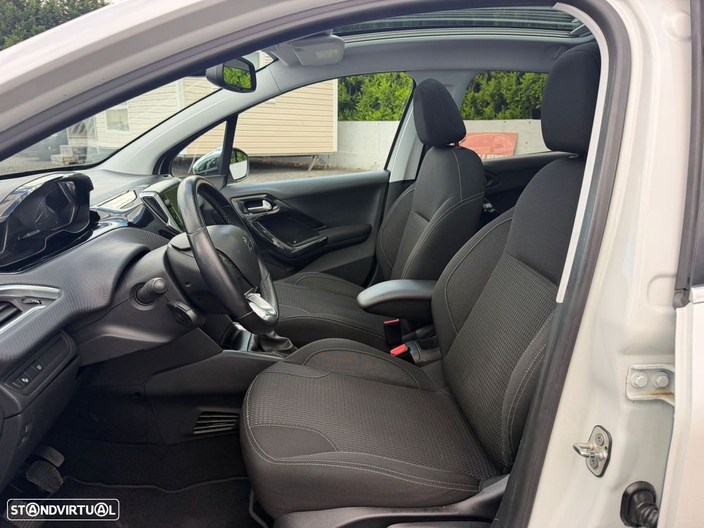 Peugeot 208 1.2 PureTech GT Line - 6