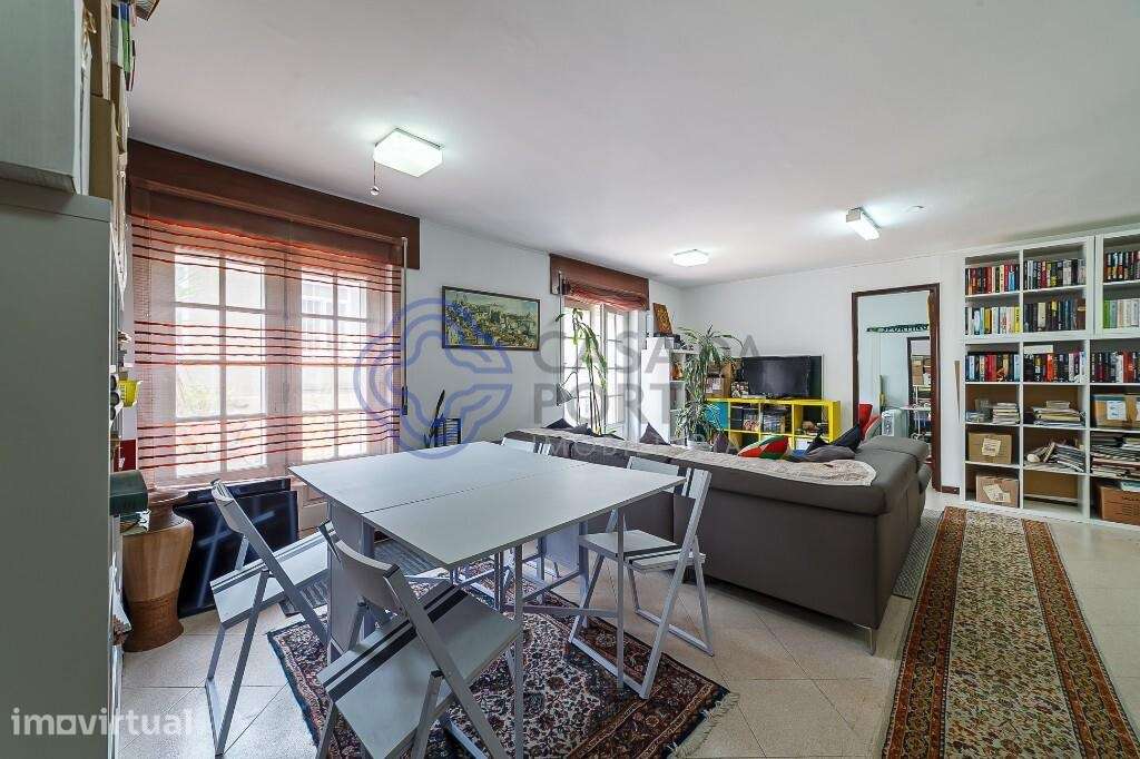 Espaço de Serviços convertível em habitação na baixa do Porto. Não dei - Grande imagem: 4/30